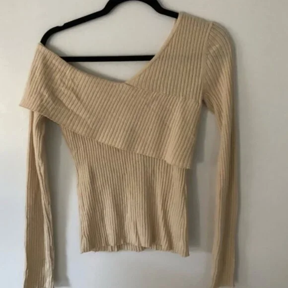 Lovers and Friends Ivory Sweater Size S - Picture 6 of 8